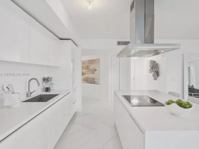 3-bedroom condo for sale in Sunny Isles Beach - 330 Sunny Isles Blvd 5-907 - MondialRealty