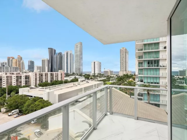 3-bedroom condo for sale in Sunny Isles Beach - 330 Sunny Isles Blvd 5-907 - MondialRealty
