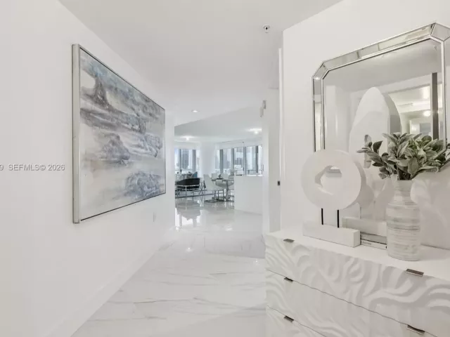 3-bedroom condo for sale in Sunny Isles Beach - 330 Sunny Isles Blvd 5-907 - MondialRealty