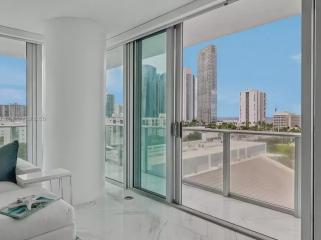 3-bedroom condo for sale in Sunny Isles Beach - 330 Sunny Isles Blvd 5-907 - MondialRealty