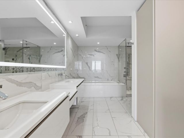 3-bedroom condo for sale in Aventura - 5500 Island Estates Dr 606N - MondialRealty