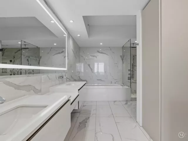 3-bedroom condo for sale in Aventura - 5500 Island Estates Dr 606N - MondialRealty