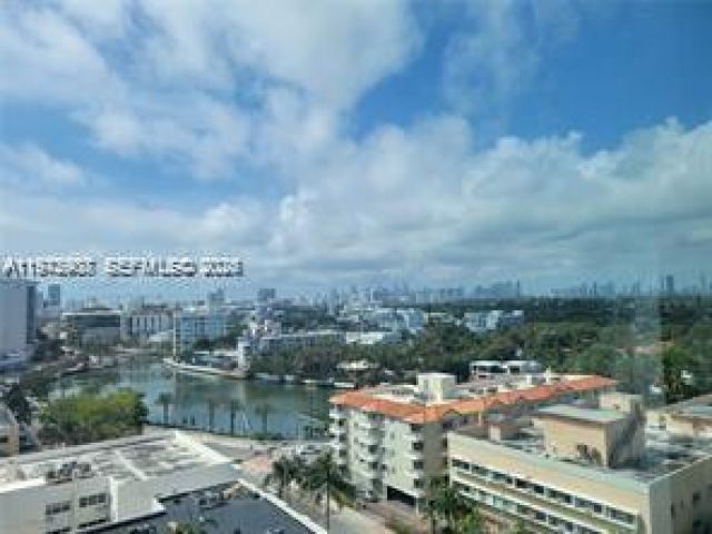 1-bedroom condo for sale in Miami Beach - 2655 Collins Ave 1404 - MondialRealty