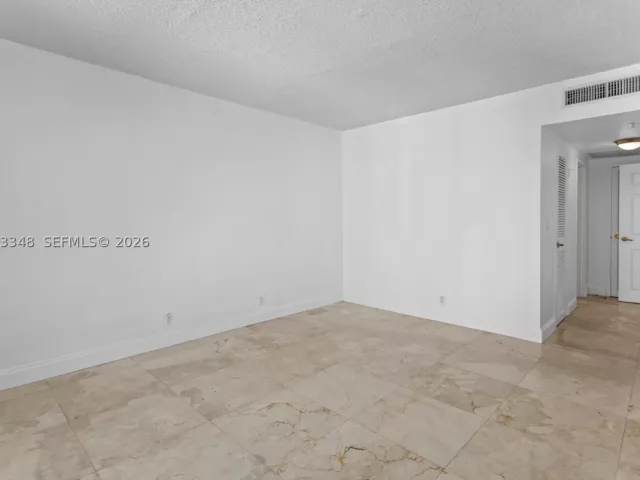 1-bedroom condo for sale in Hollywood - 2501 S Ocean Dr 1239 - MondialRealty