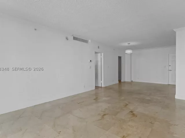 1-bedroom condo for sale in Hollywood - 2501 S Ocean Dr 1239 - MondialRealty
