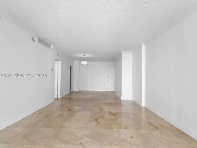 1-bedroom condo for sale in Hollywood - 2501 S Ocean Dr 1239 - MondialRealty