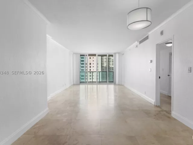 1-bedroom condo for sale in Hollywood - 2501 S Ocean Dr 1239 - MondialRealty