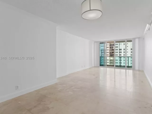 1-bedroom condo for sale in Hollywood - 2501 S Ocean Dr 1239 - MondialRealty
