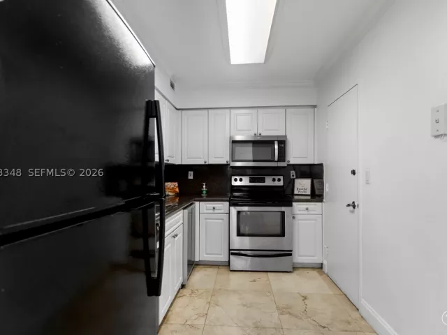 1-bedroom condo for sale in Hollywood - 2501 S Ocean Dr 1239 - MondialRealty