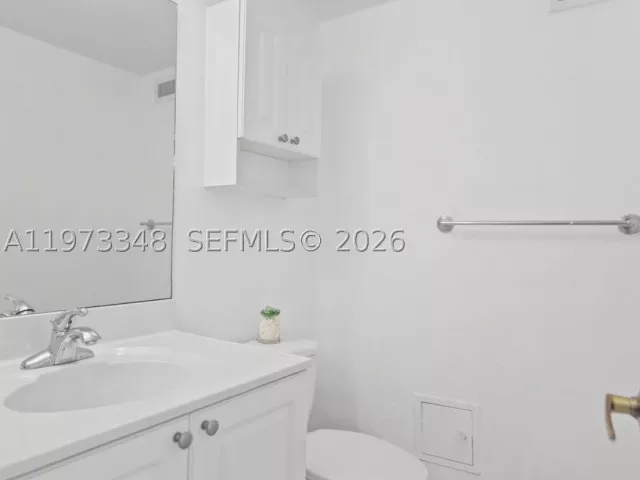 1-bedroom condo for sale in Hollywood - 2501 S Ocean Dr 1239 - MondialRealty