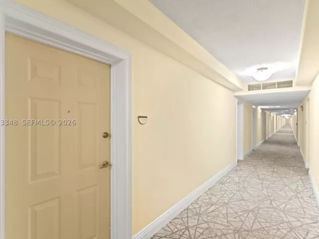 1-bedroom condo for sale in Hollywood - 2501 S Ocean Dr 1239 - MondialRealty