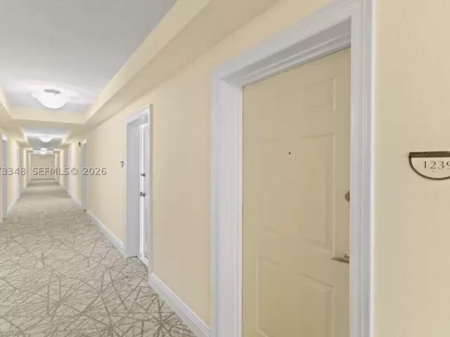 1-bedroom condo for sale in Hollywood - 2501 S Ocean Dr 1239 - MondialRealty