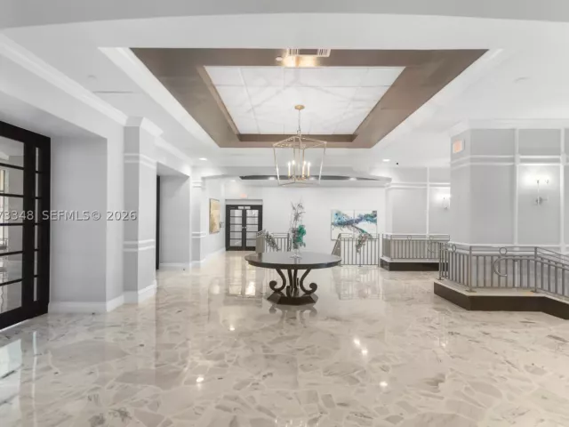 1-bedroom condo for sale in Hollywood - 2501 S Ocean Dr 1239 - MondialRealty