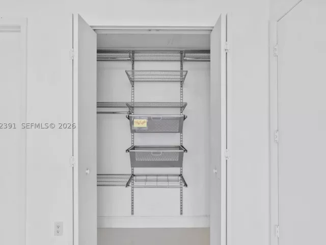 2-bedroom condo for sale in Miami - 495 Brickell Ave 4705 - MondialRealty