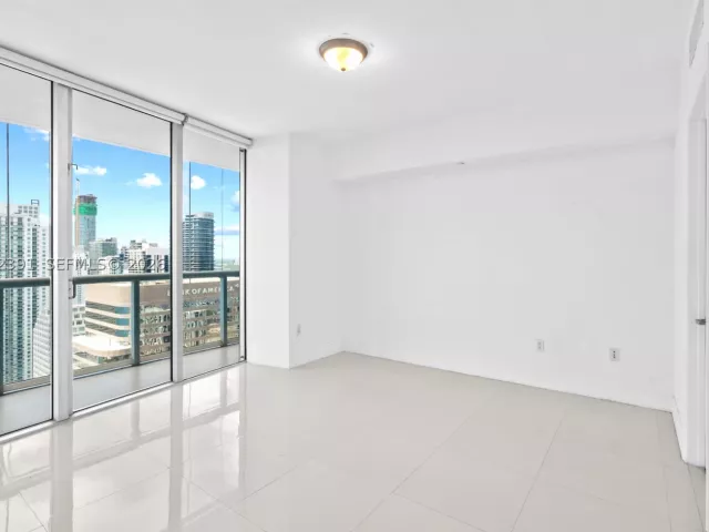 2-bedroom condo for sale in Miami - 495 Brickell Ave 4705 - MondialRealty