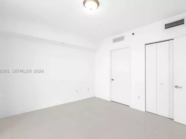 2-bedroom condo for sale in Miami - 495 Brickell Ave 4705 - MondialRealty