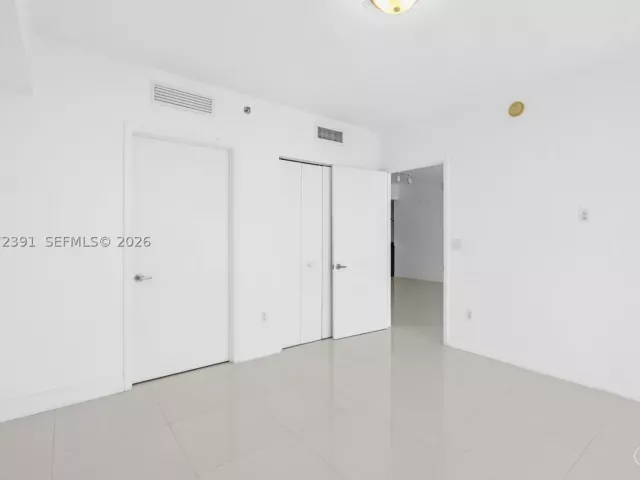2-bedroom condo for sale in Miami - 495 Brickell Ave 4705 - MondialRealty