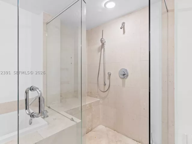 2-bedroom condo for sale in Miami - 495 Brickell Ave 4705 - MondialRealty