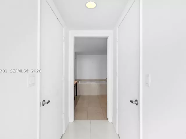 2-bedroom condo for sale in Miami - 495 Brickell Ave 4705 - MondialRealty