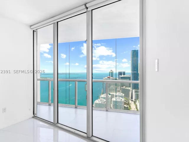 2-bedroom condo for sale in Miami - 495 Brickell Ave 4705 - MondialRealty