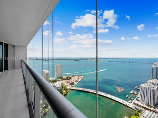 2-bedroom condo for sale in Miami - 495 Brickell Ave 4705 - MondialRealty