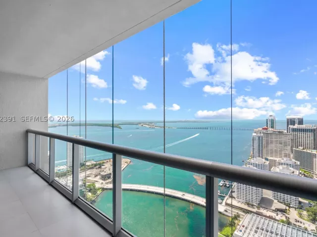2-bedroom condo for sale in Miami - 495 Brickell Ave 4705 - MondialRealty