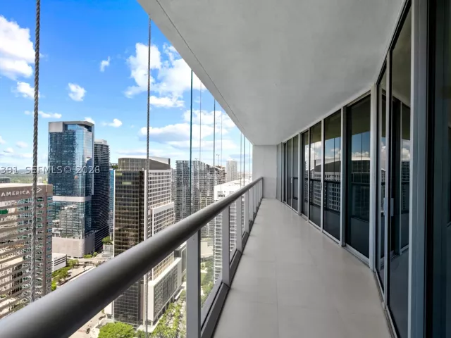 2-bedroom condo for sale in Miami - 495 Brickell Ave 4705 - MondialRealty