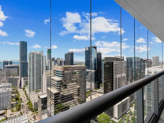 2-bedroom condo for sale in Miami - 495 Brickell Ave 4705 - MondialRealty