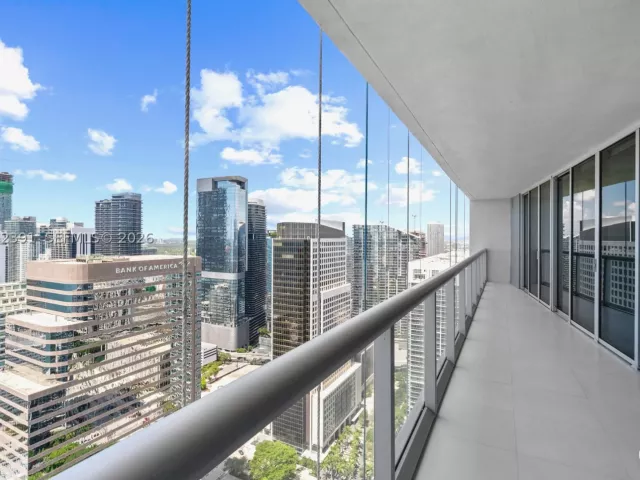 2-bedroom condo for sale in Miami - 495 Brickell Ave 4705 - MondialRealty