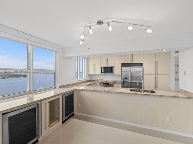 Apartment for rent  Unit #1401 - photo 7508742