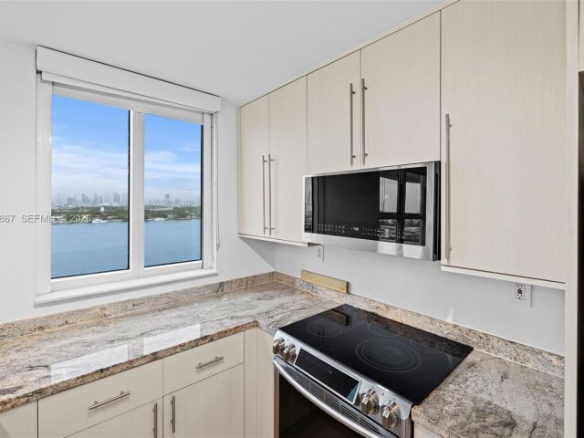 Apartment for rent  Unit #1401 - photo 7508745