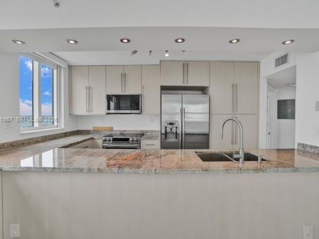 Apartment for rent  Unit #1401 - photo 7508746