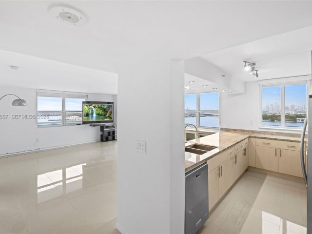 Apartment for rent  Unit #1401 - photo 7508749