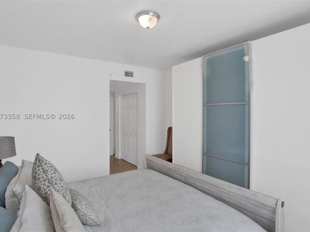 3-bedroom condo for sale in Sunny Isles Beach - 17100 N Bay Rd 1501 - MondialRealty