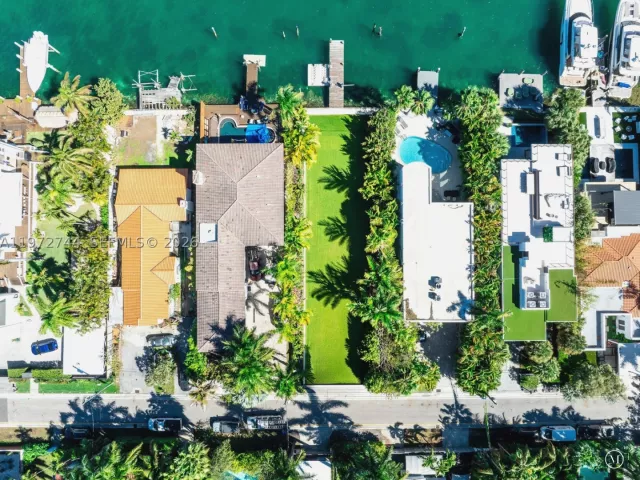 4-bedroom home for sale in Miami Beach - 253 N Coconut Ln - MondialRealty