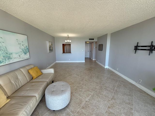 Apartment for rent  Unit #610 - photo 7484155