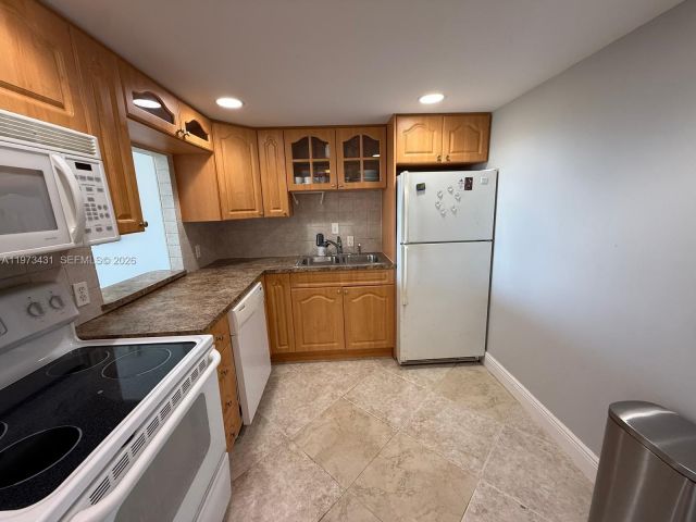 Apartment for rent  Unit #610 - photo 7484159