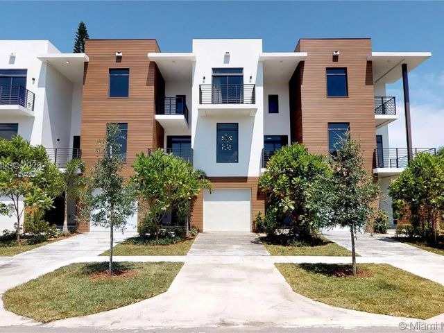 Home for rent at 1503 N 17TH AVE 0 - photo 7474339