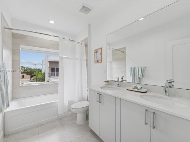 Home for rent at 355 NW 30 terr 0601 - photo 7478705