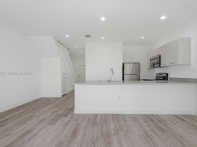 Home for rent at 355 NW 30 terr 0601 - photo 7478709