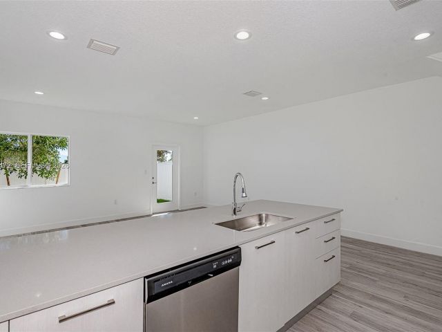 Home for rent at 355 NW 30 terr 0601 - photo 7478714