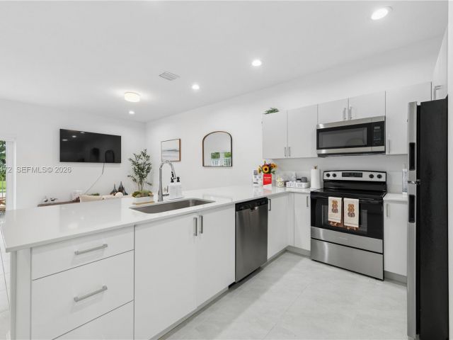 Home for rent at 355 NW 30 terr 0601 - photo 7478718