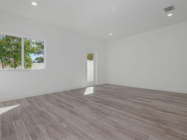 Home for rent at 355 NW 30 terr 0601 - photo 7478720