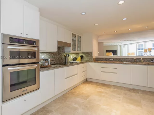 2-bedroom condo for sale in Surfside - 9559 Collins Ave S7-D - MondialRealty