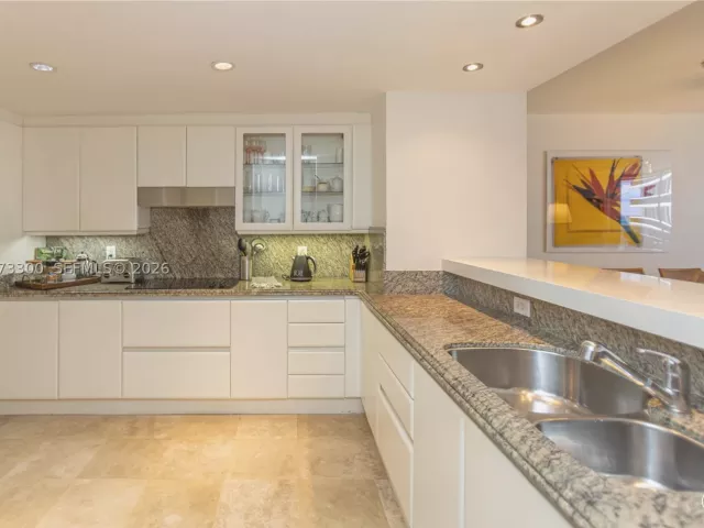 2-bedroom condo for sale in Surfside - 9559 Collins Ave S7-D - MondialRealty