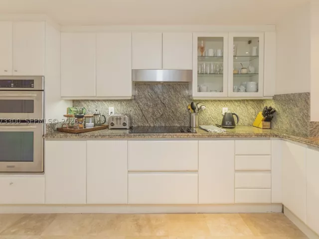 2-bedroom condo for sale in Surfside - 9559 Collins Ave S7-D - MondialRealty