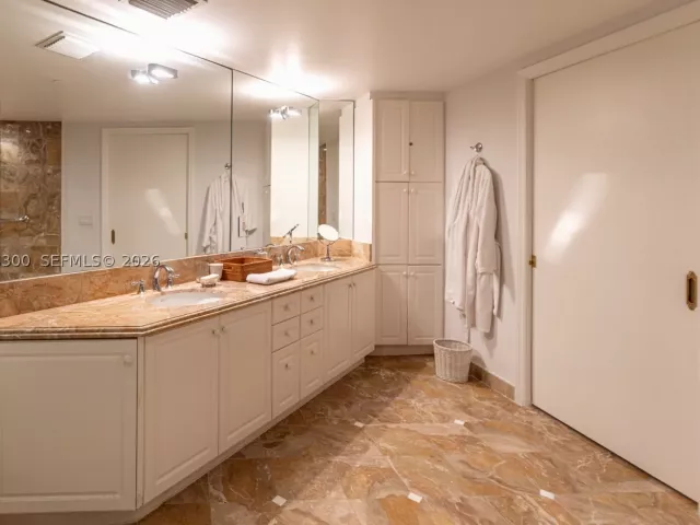 2-bedroom condo for sale in Surfside - 9559 Collins Ave S7-D - MondialRealty