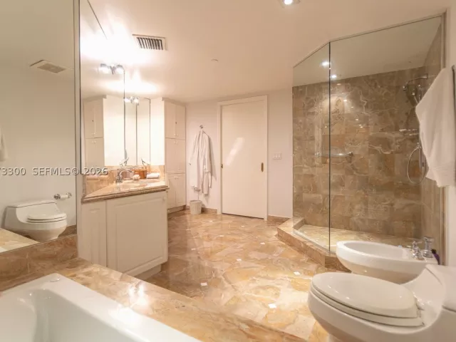 2-bedroom condo for sale in Surfside - 9559 Collins Ave S7-D - MondialRealty