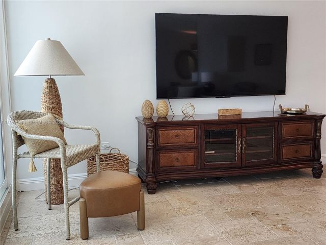 Apartment for rent  Unit #708 - photo 7500974