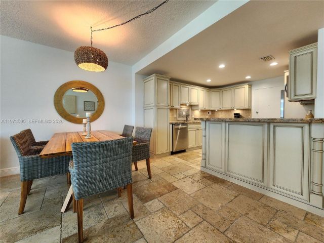 Apartment for rent  Unit #708 - photo 7500980